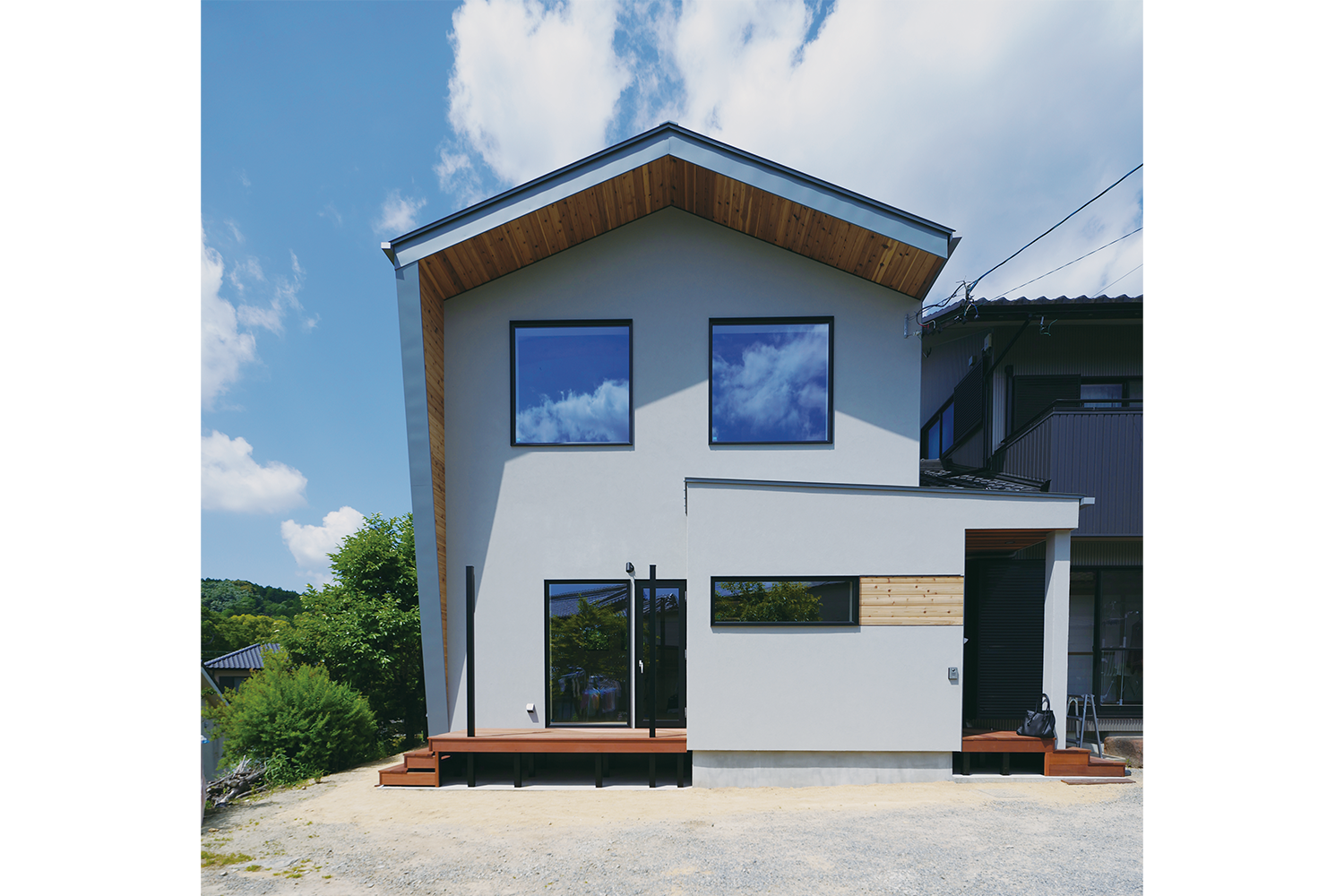 郊外を愉しむ2階リビングの本格住処